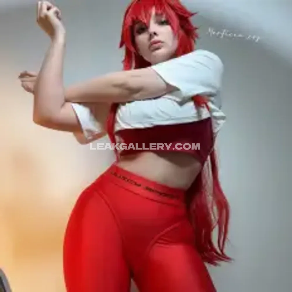 Mia_green_tea Red Hair Crop Top Pose OnlyFans Photo Leaked