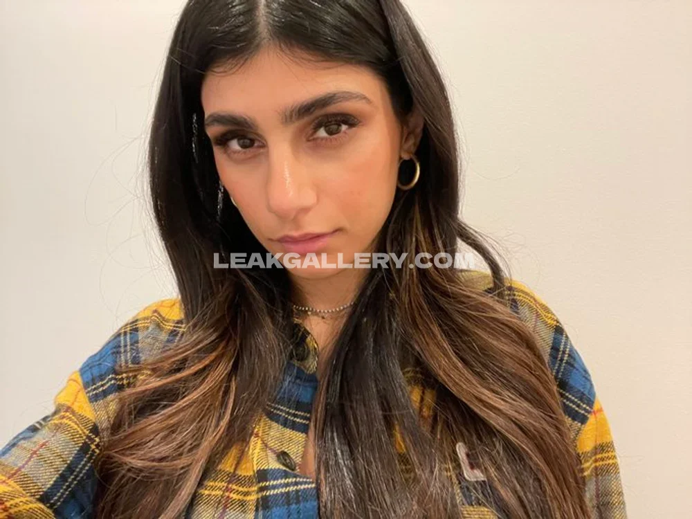Mia Khalifa Plaid Shirt Selfie OnlyFans Photo Leaked