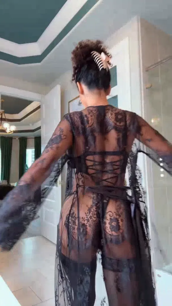 Miasorety Lace Bodysuit Tease OnlyFans Video Leaked