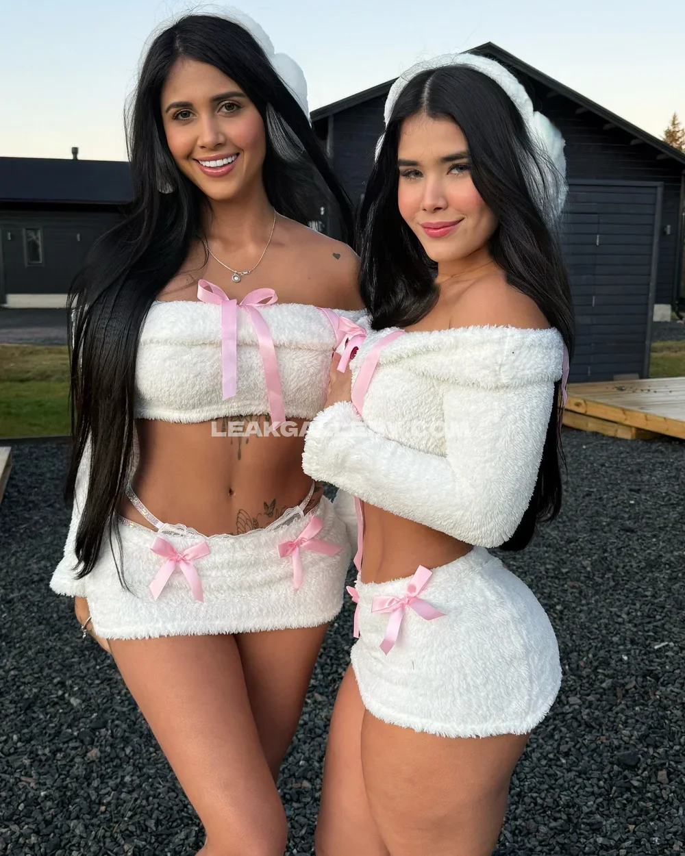 Michellerabbit Twin Bunny Outfit Pose OnlyFans Photo Leaked