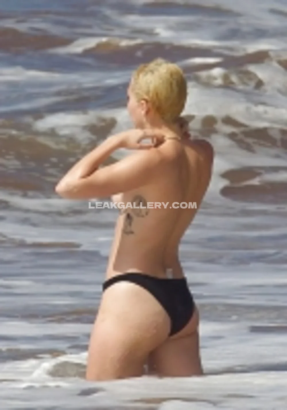 Mileycyrus Naked Back In Ocean OnlyFans Photo Leaked