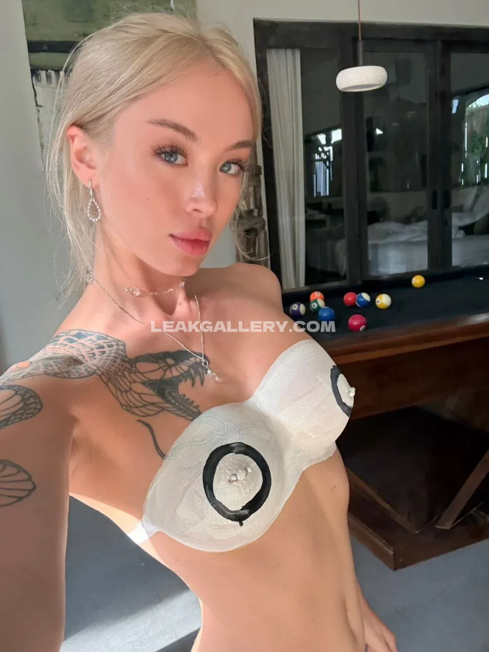 Millaroyce Tattooed Busty Selfie OnlyFans Photo Leaked