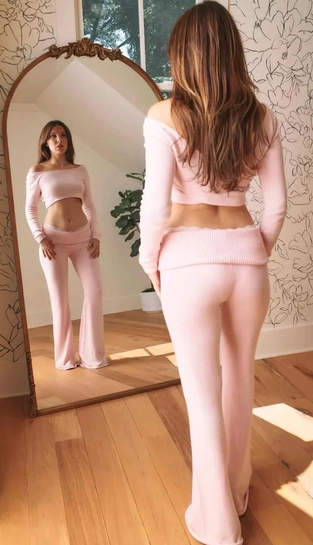 Millie Bobby Brown Pink Pajama Set Mirror Selfie OnlyFans Photo Leaked