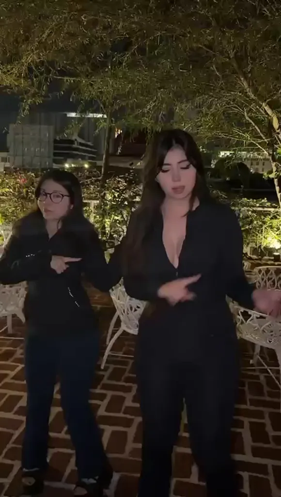 Miniakane_chavez Black Outfit Dance Pose OnlyFans Video Leaked