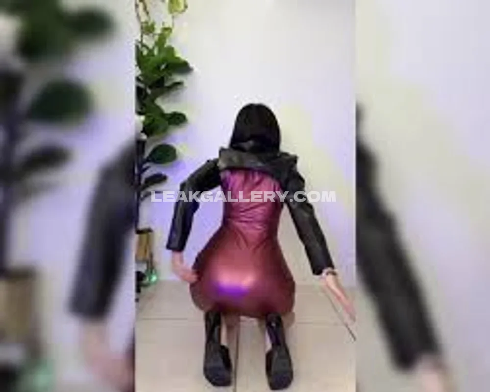 Miniakane_chavez Kneeling Ass Display OnlyFans Photo Leaked