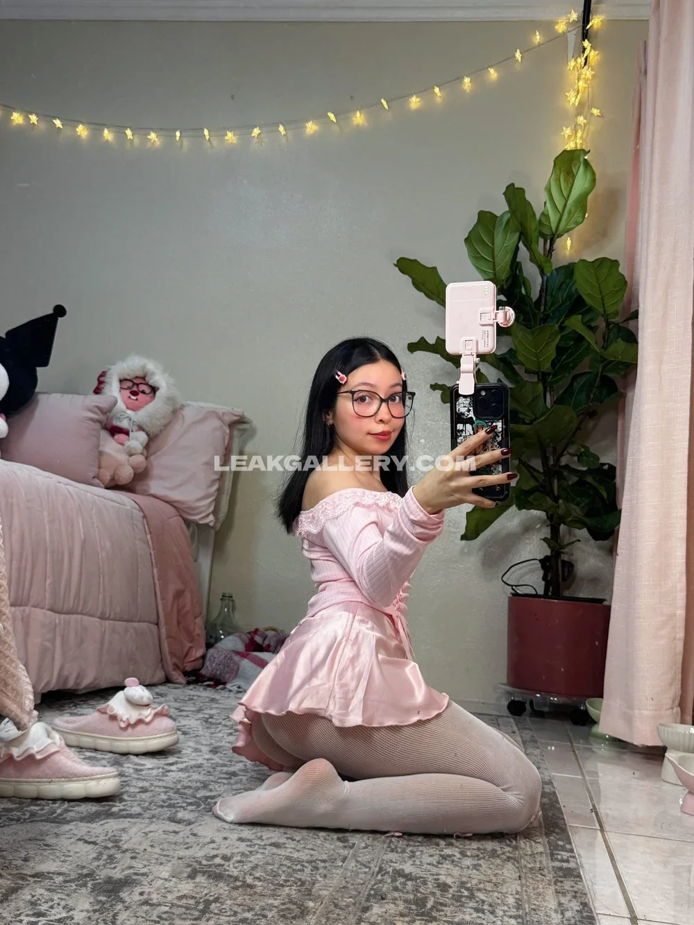 Miniakane_chavez Pink Dress Mirror Selfie OnlyFans Photo Leaked
