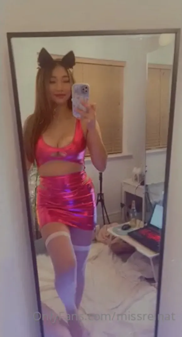 Missreinat Mirror Selfie In Pink Outfit OnlyFans Video Leaked