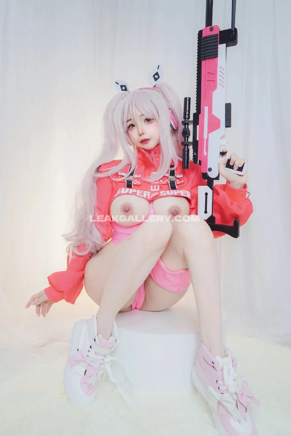 Miyu_lis Naked Boobs With Pink Gun OnlyFans Photo Leaked