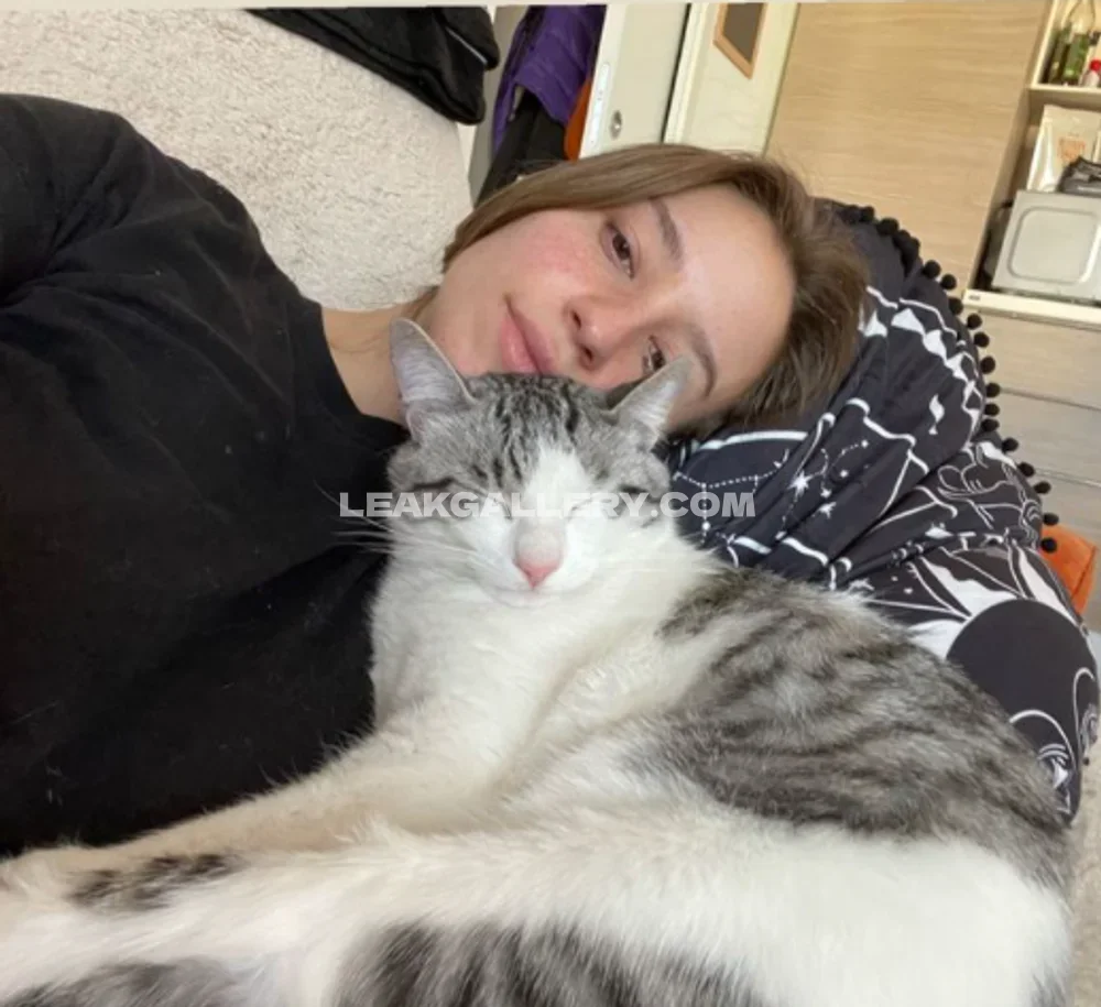 Moonchild_777 Cuddling Cat In Bed OnlyFans Photo Leaked