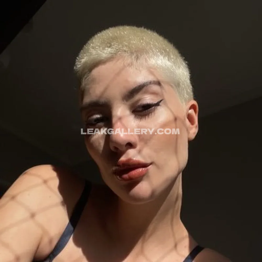 Moonloverwitch Blonde Buzz Cut Selfie OnlyFans Photo Leaked