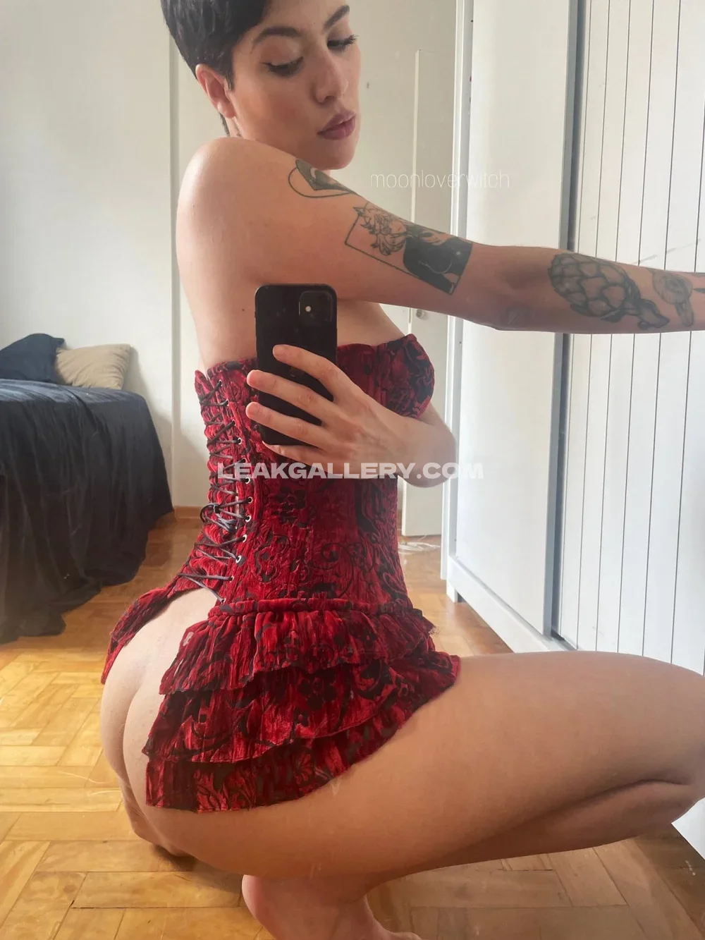 Moonloverwitch Red Corset Mirror Selfie OnlyFans Photo Leaked