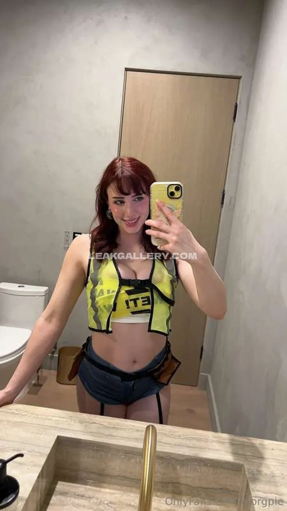 Morgpie Mirror Selfie In Construction Vest OnlyFans Photo Leaked