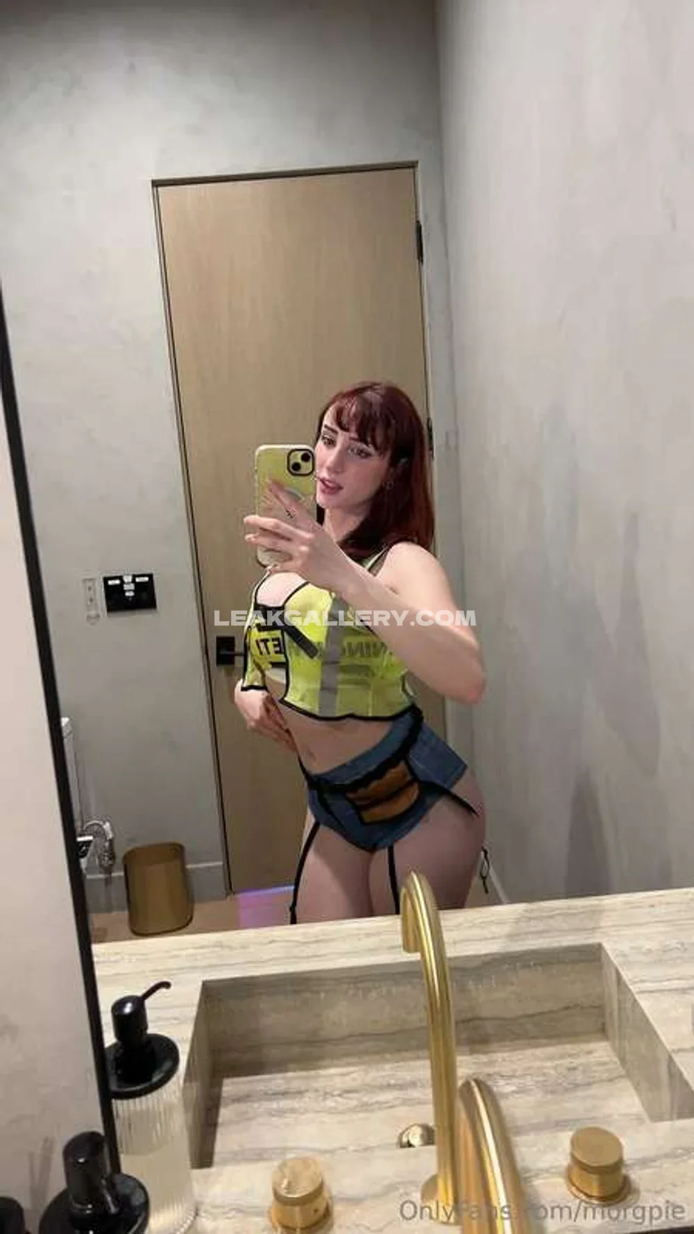 Morgpie Mirror Selfie In Construction Vest OnlyFans Photo Leaked