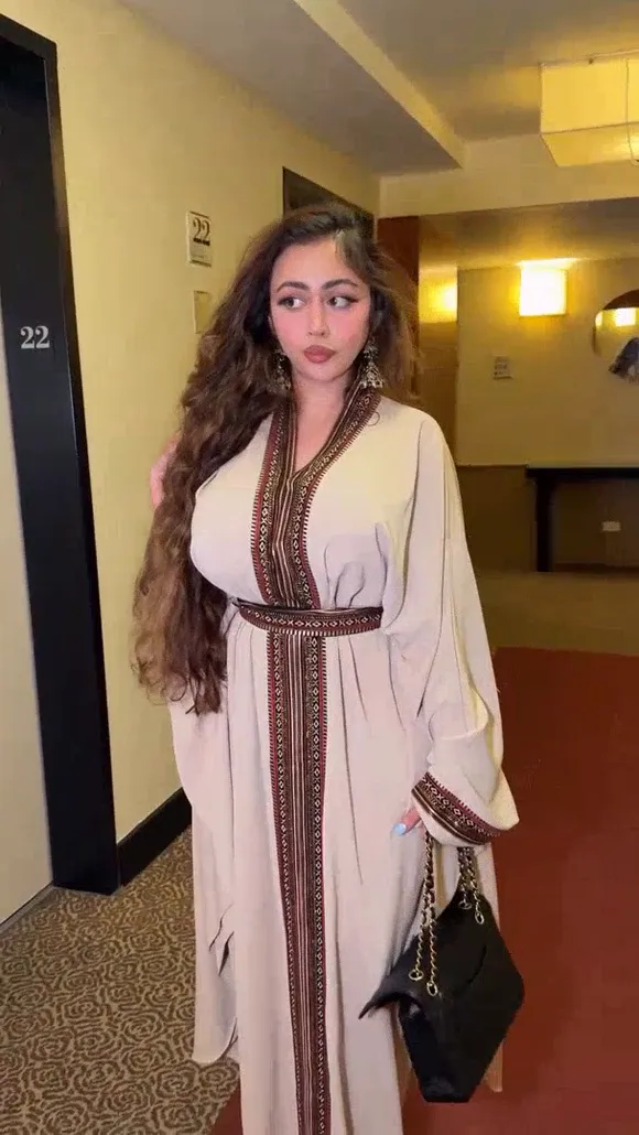 Mssethii1 Long Robe Hallway Pose OnlyFans Video Leaked