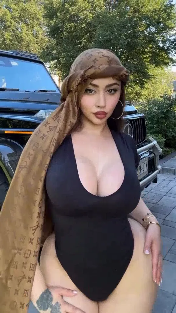 Mssethii1 Black Bodysuit Outdoor Pose OnlyFans Video Leaked