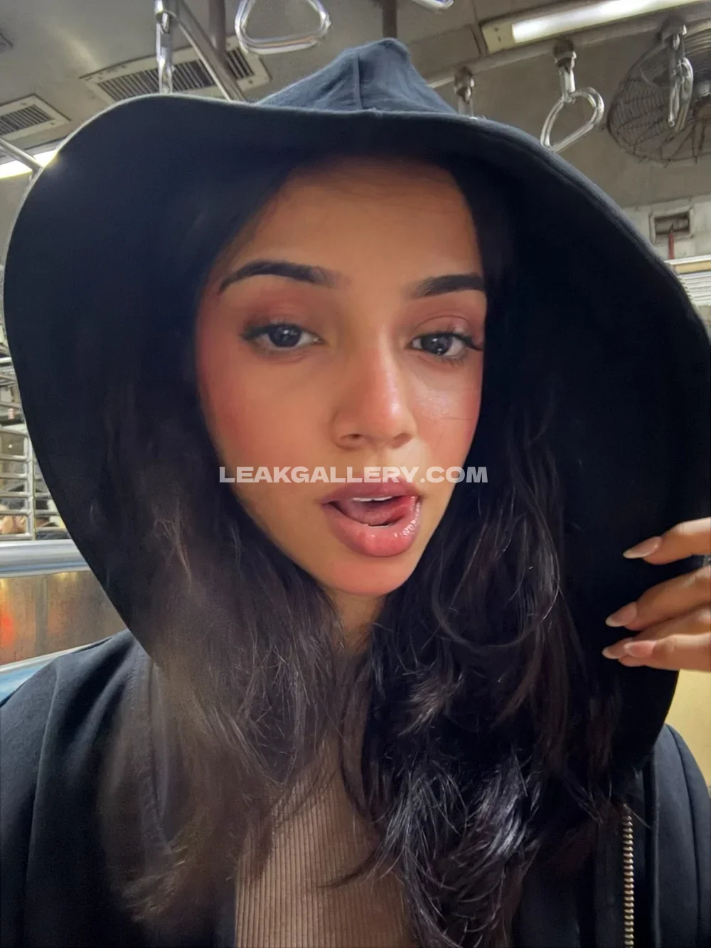 Muskankaria Hooded Face Selfie OnlyFans Photo Leaked