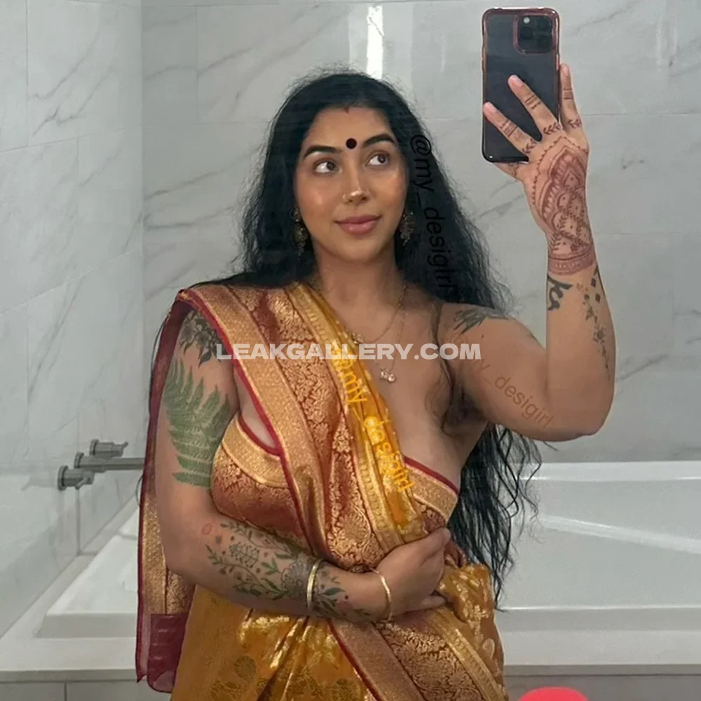 My_desigirl Saree Selfie Mirror Shot OnlyFans Photo Leaked