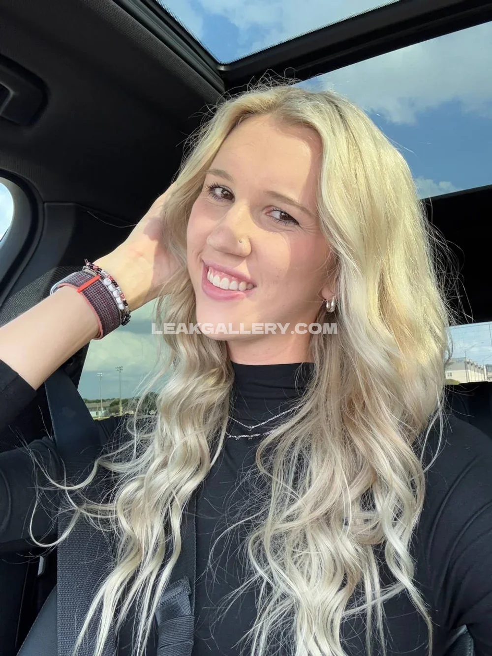 Nancymulkey Blonde Hair Car Selfie OnlyFans Photo Leaked