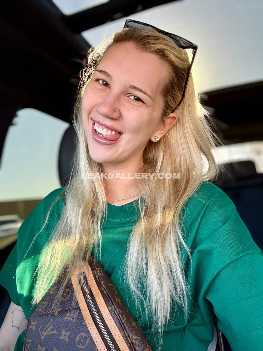 Nancymulkey Smiling In Green Top OnlyFans Photo Leaked