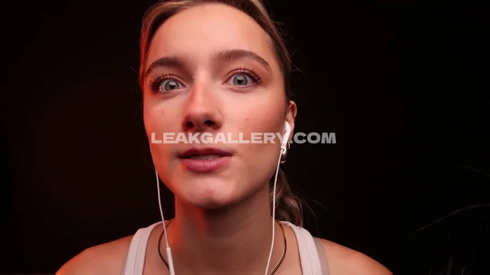 Nanouasmr Close-Up With Earphones OnlyFans Photo Leaked