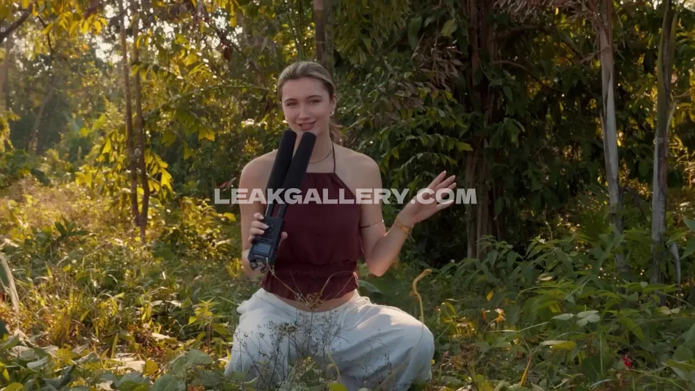 Nanouasmr Outdoor ASMR Microphone Hold OnlyFans Photo Leaked