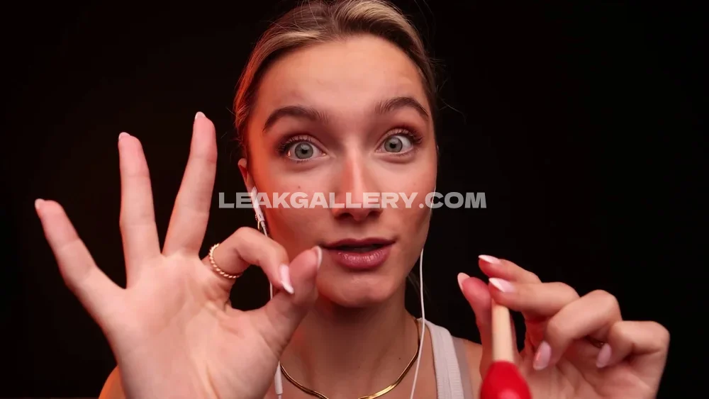 Nanouasmr Naked Top With Earphones OnlyFans Photo Leaked