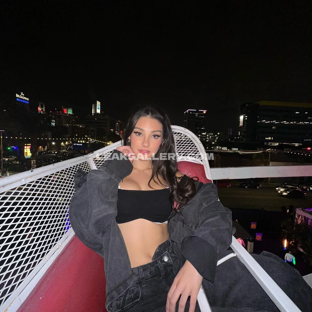 Nataliengibson Black Crop Top Pose OnlyFans Photo Leaked