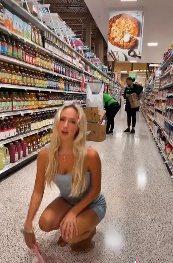Nataliereynoldss Crouching In Grocery Aisle OnlyFans Video Leaked