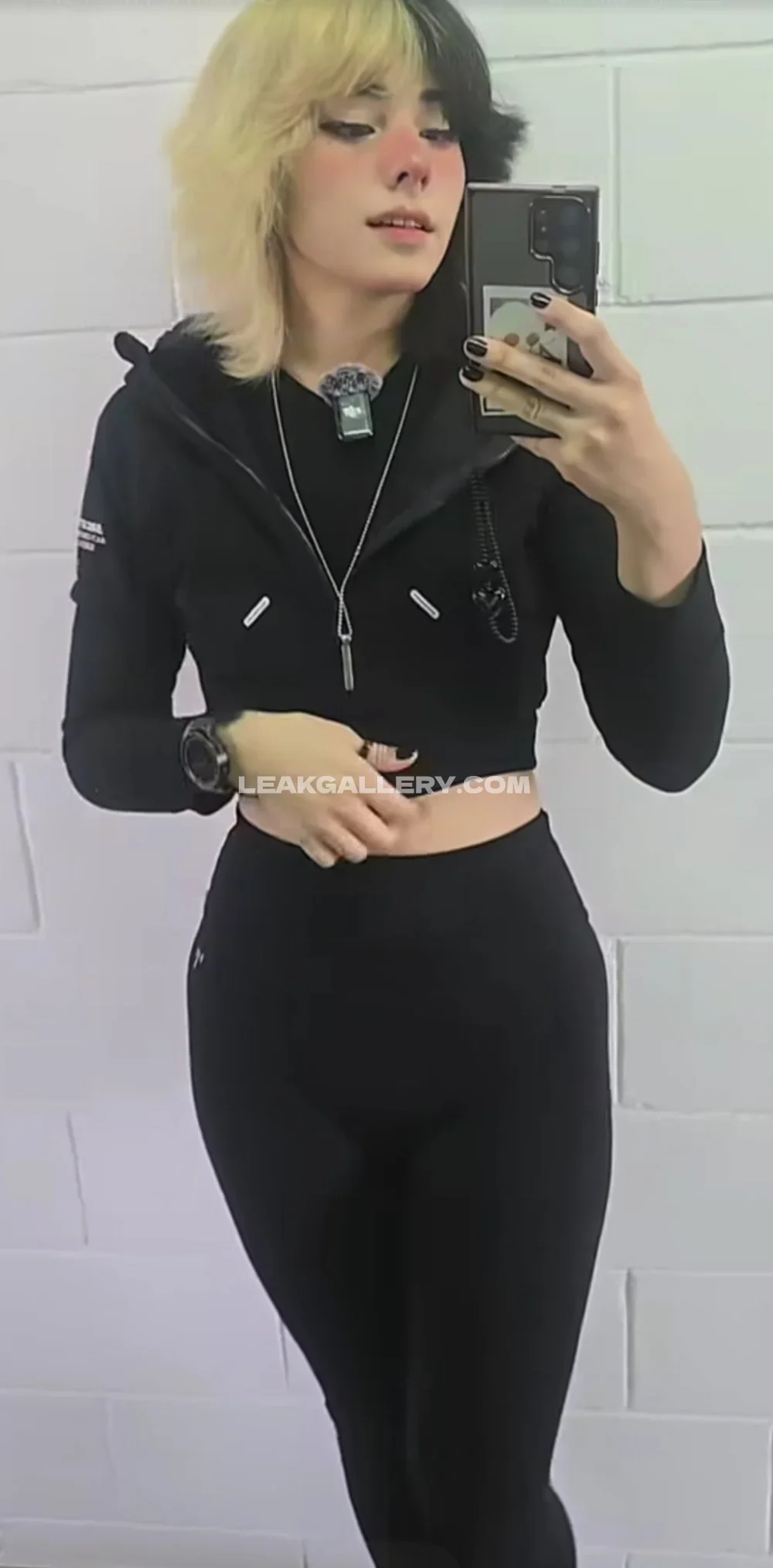 Nathali_the_killer Black Crop Hoodie Selfie OnlyFans Photo Leaked