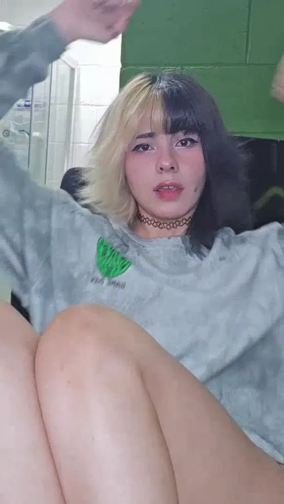 Nathali_the_killer Grey Sweatshirt Tease OnlyFans Video Leaked