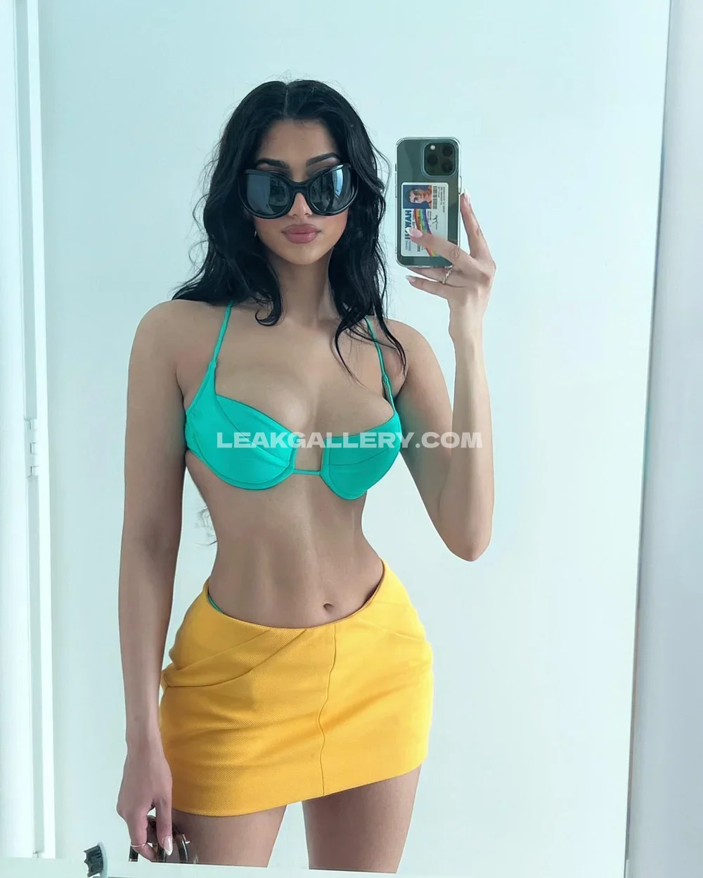Nimmikavleen Mirror Selfie Bikini Pose OnlyFans Photo Leaked