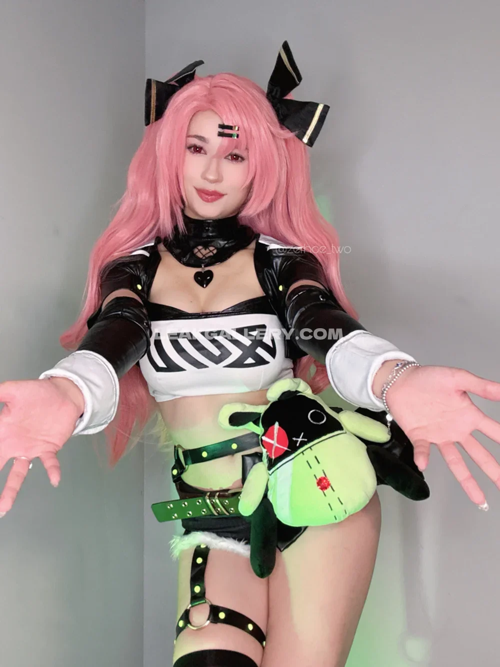 _nineiota Pink Wig Cosplay Pose OnlyFans Photo Leaked