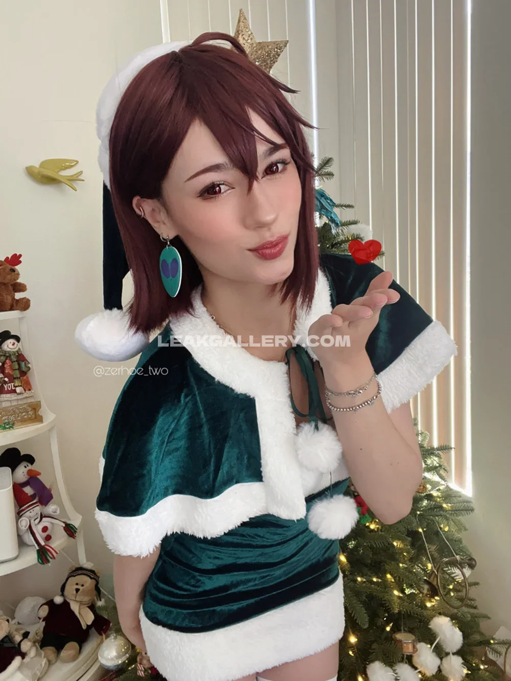_nineiota Festive Velvet Santa Outfit OnlyFans Photo Leaked