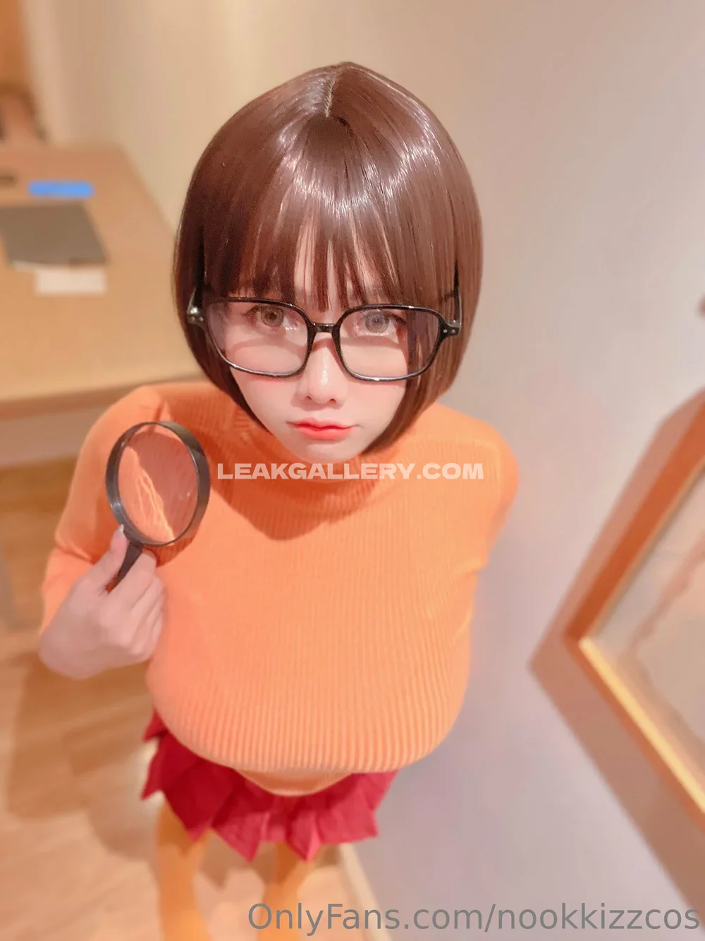 Nookkizzcos Glasses And Magnifying Glass OnlyFans Photo Leaked