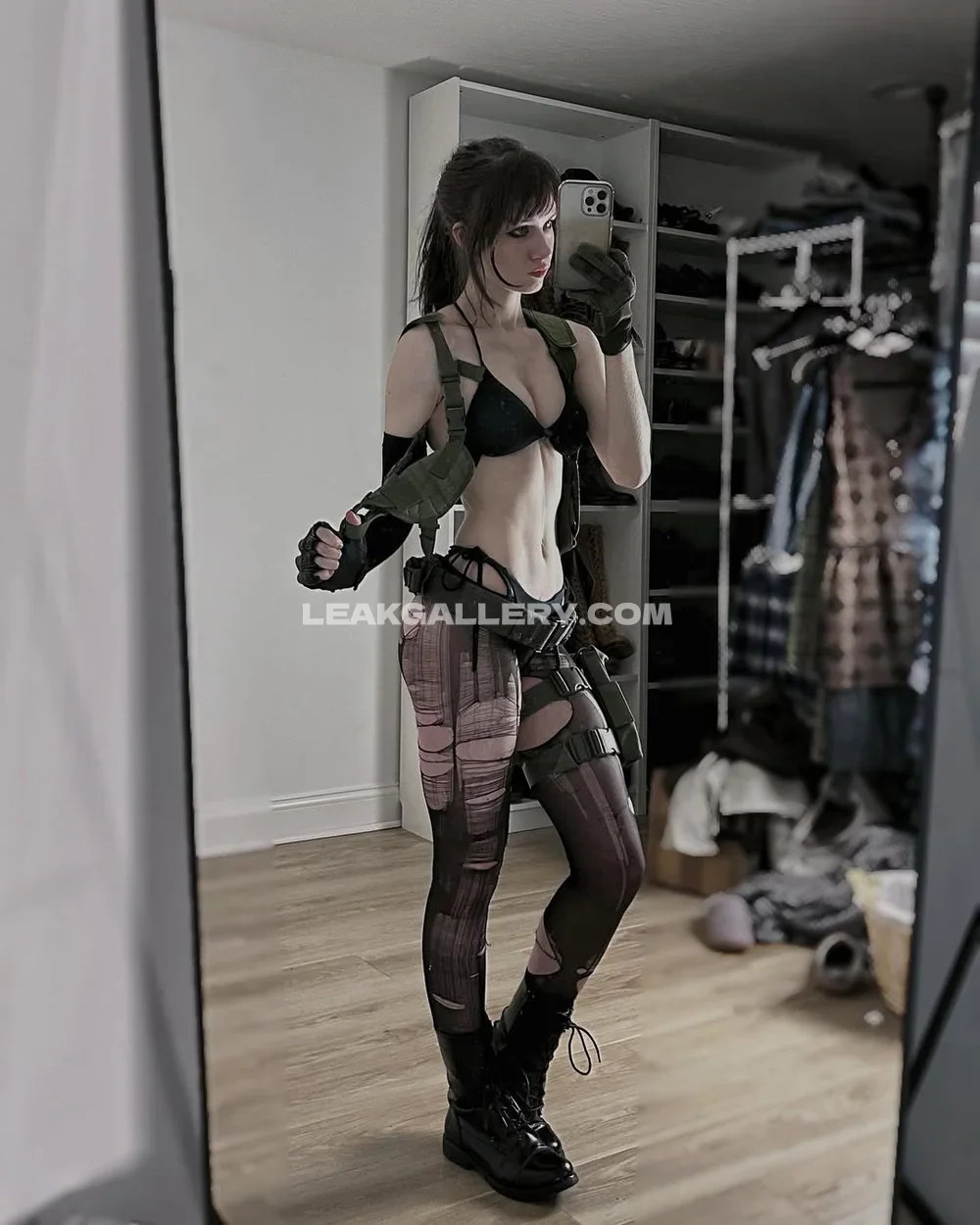 Norafawn Military Costume Mirror Selfie OnlyFans Photo Leaked