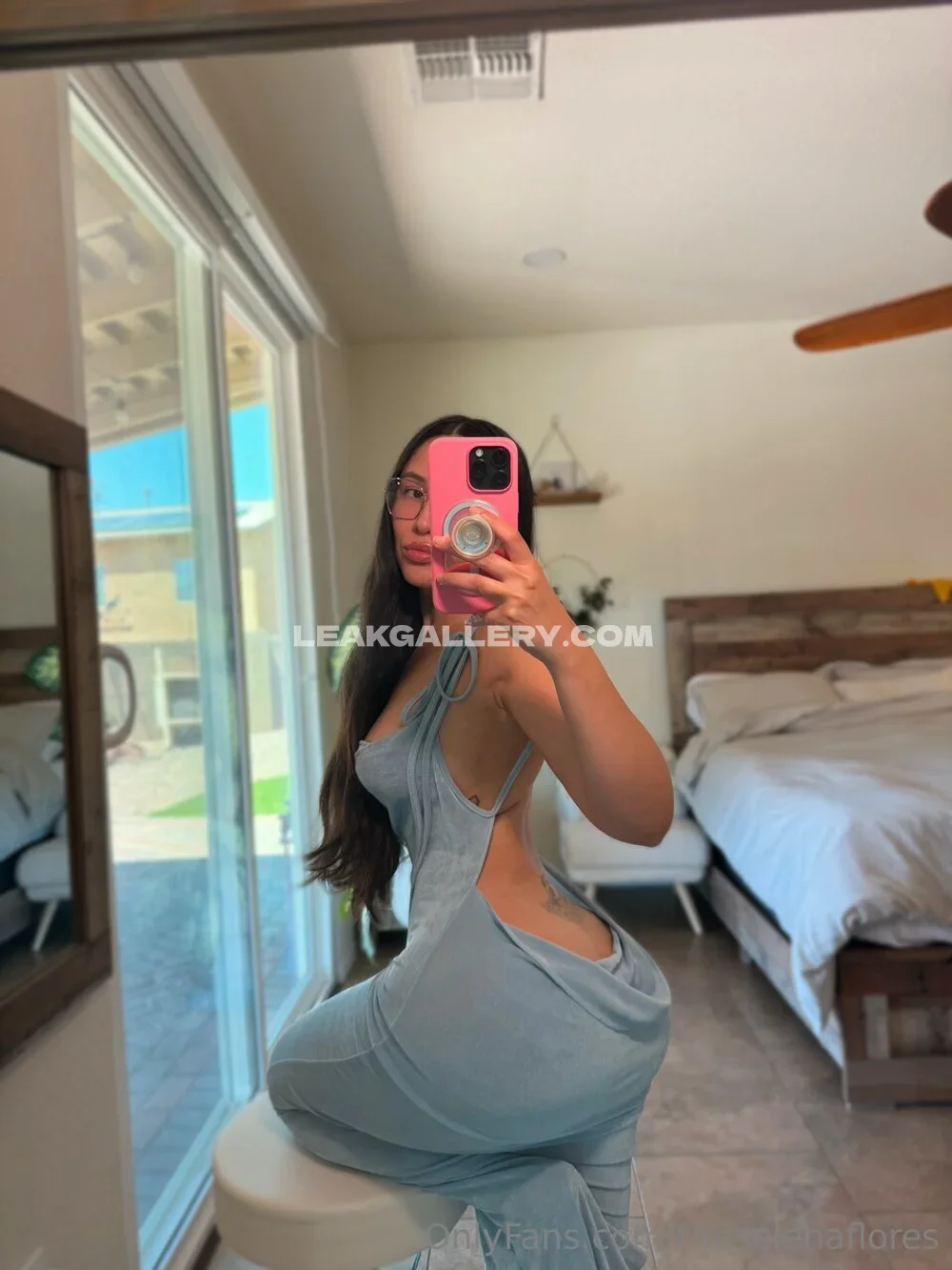 Officialcheekykim Backless Dress Mirror Selfie OnlyFans Photo Leaked