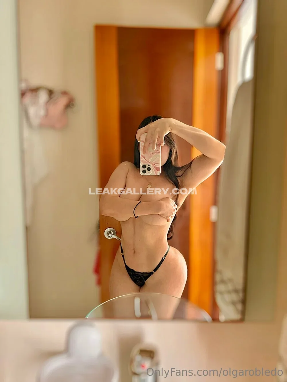 Olga Robledo Naked Mirror Selfie Pose OnlyFans Photo Leaked