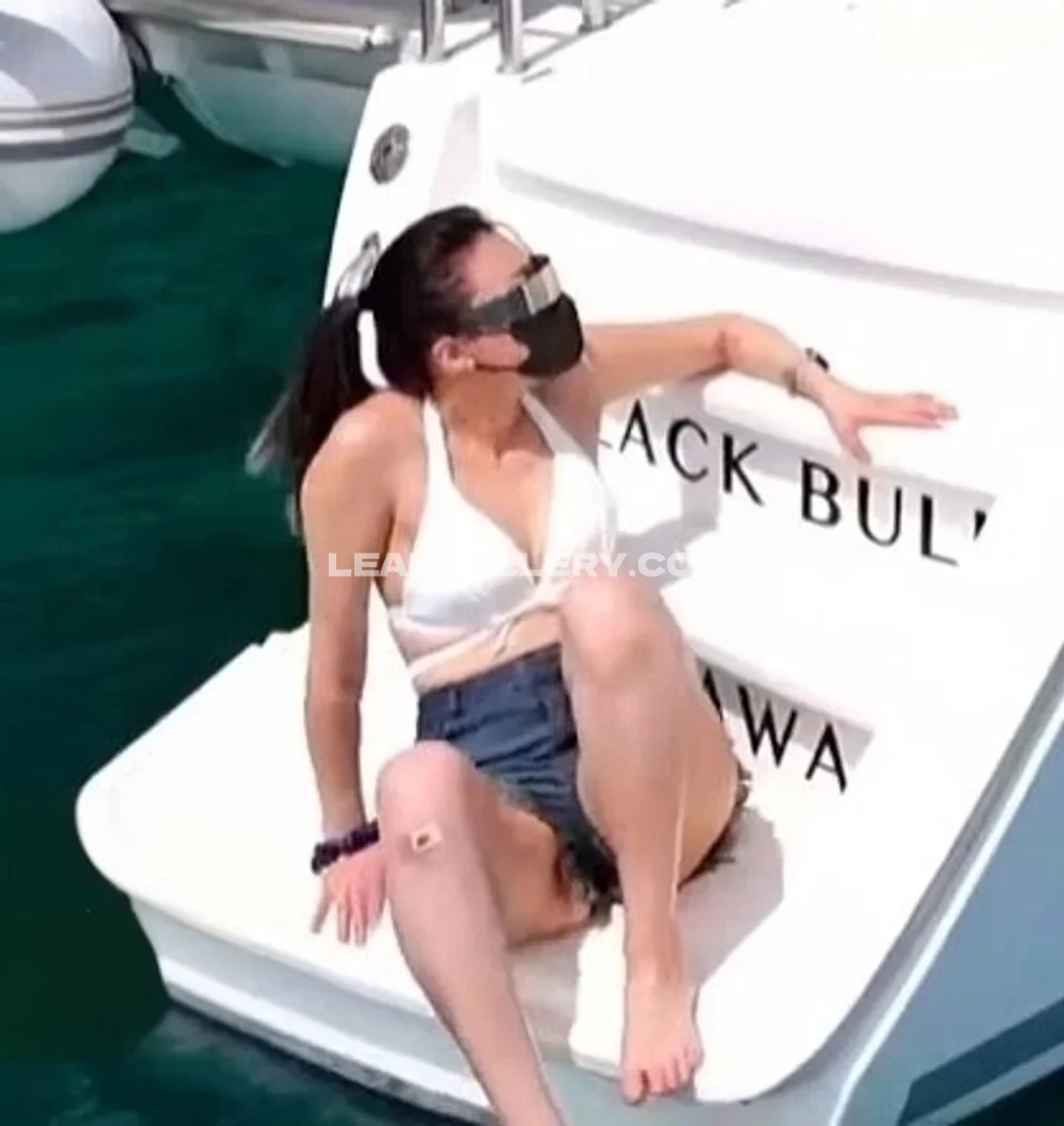 Onigiri Boat Side Bikini Pose OnlyFans Photo Leaked