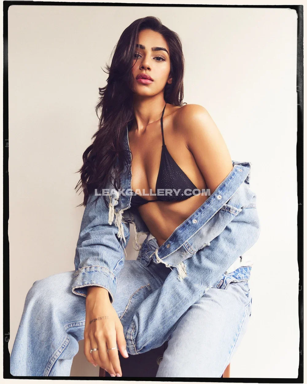Pakhigadh Denim Jacket Bikini Pose OnlyFans Photo Leaked