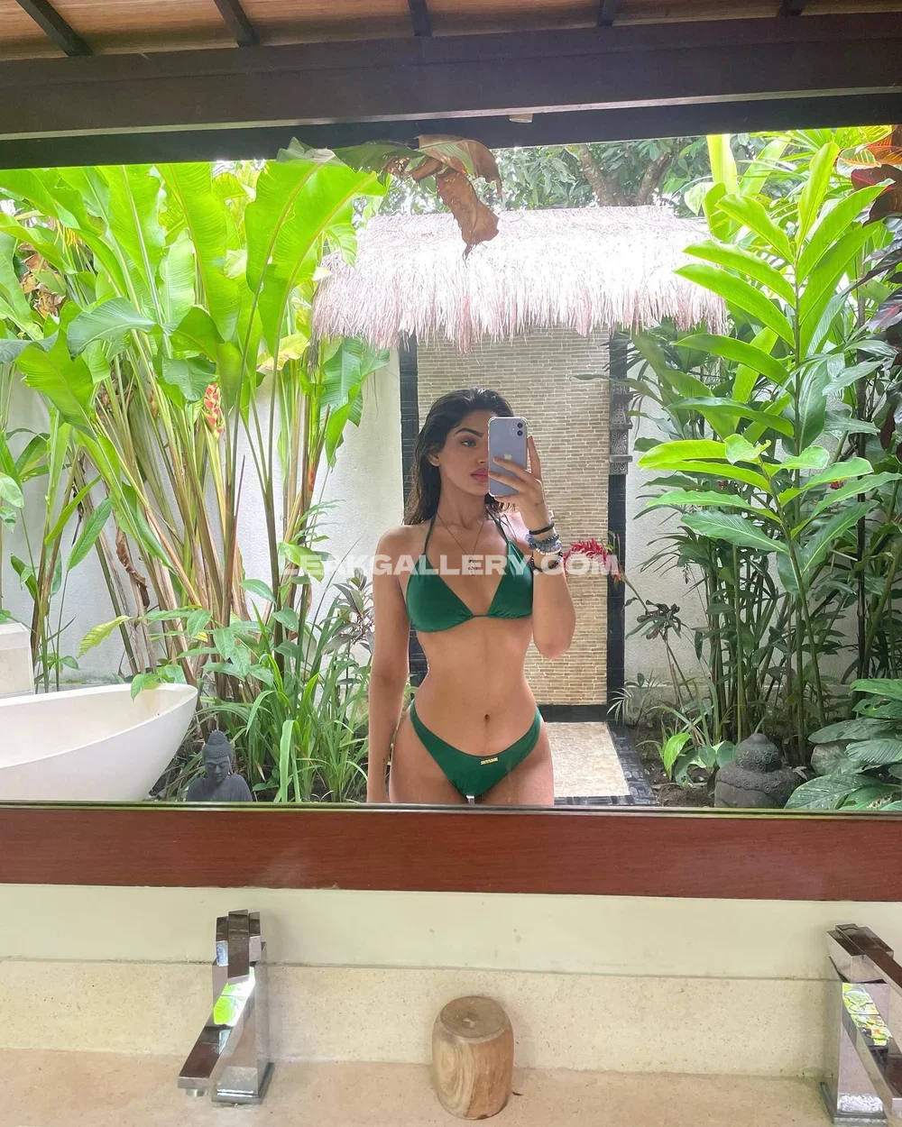 Pakhigadh Green Bikini Mirror Selfie OnlyFans Photo Leaked