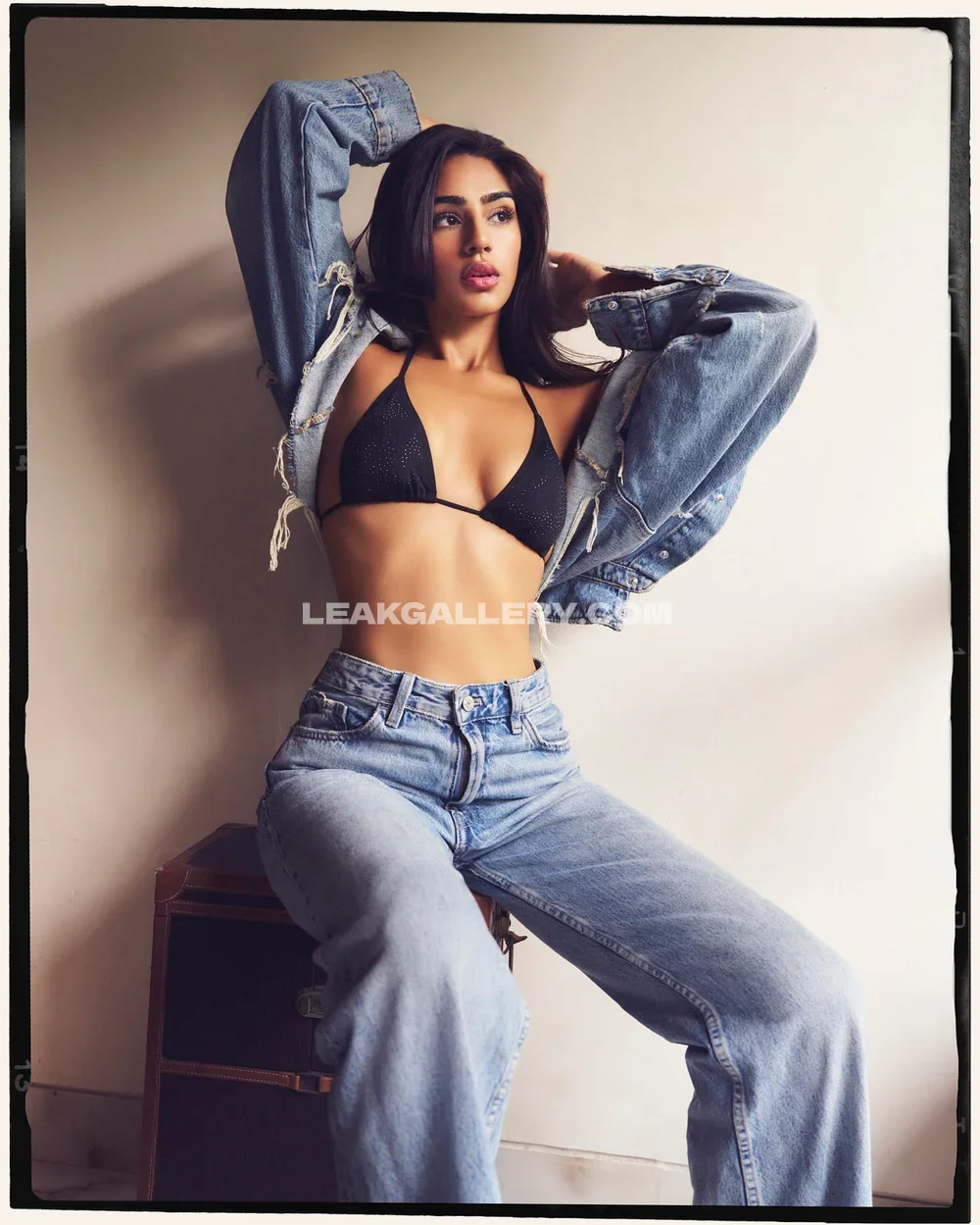 Pakhigadh Bra and Jeans Pose OnlyFans Photo Leaked
