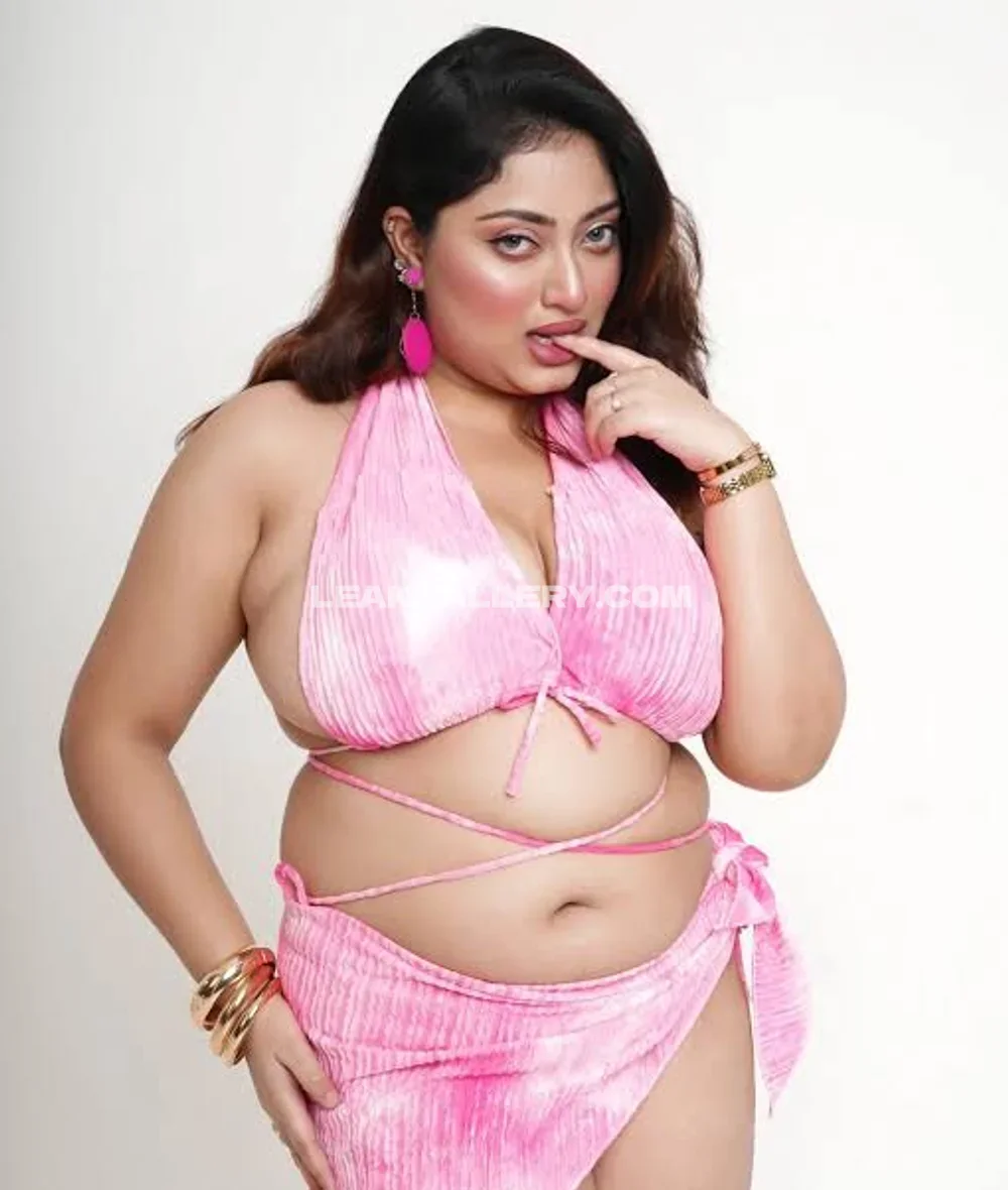 Pakistani_princess Pink Bikini Pose OnlyFans Photo Leaked