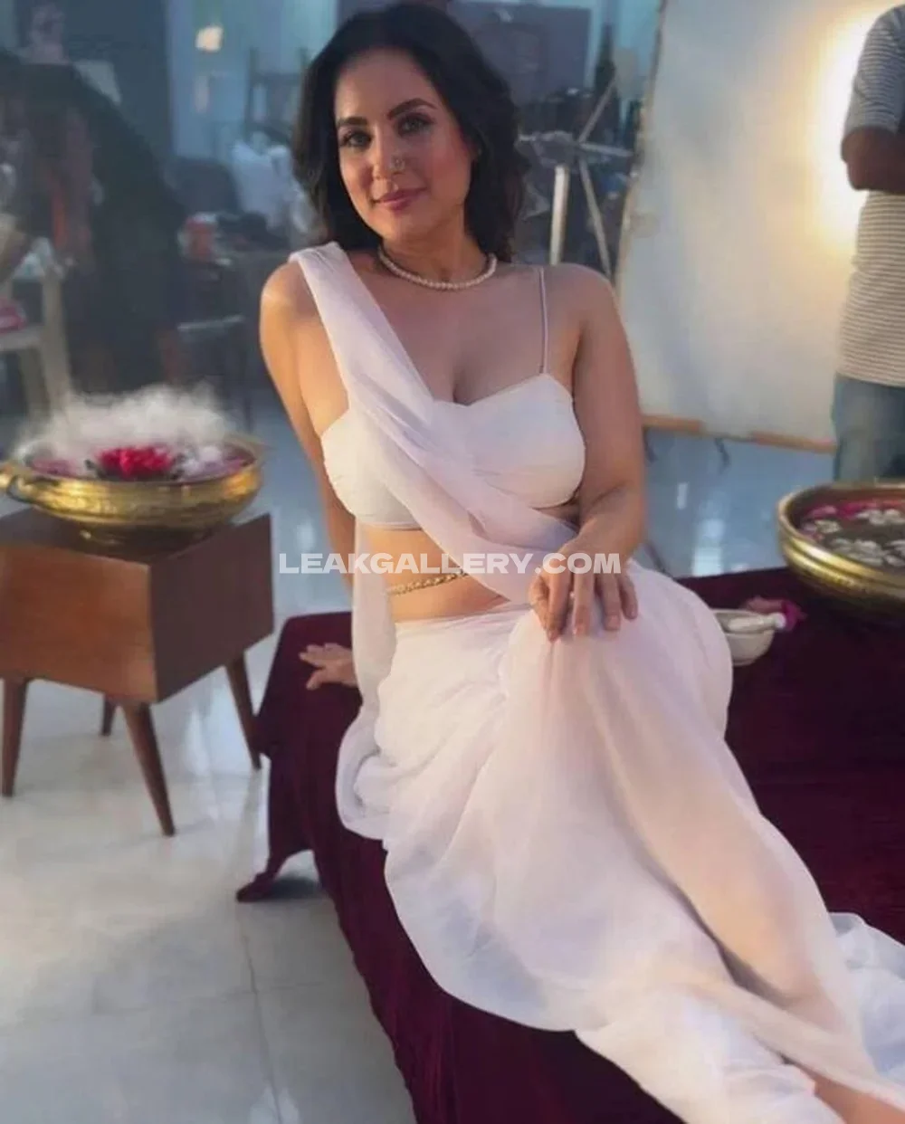 Pakistani_princess White Saree Pose OnlyFans Photo Leaked