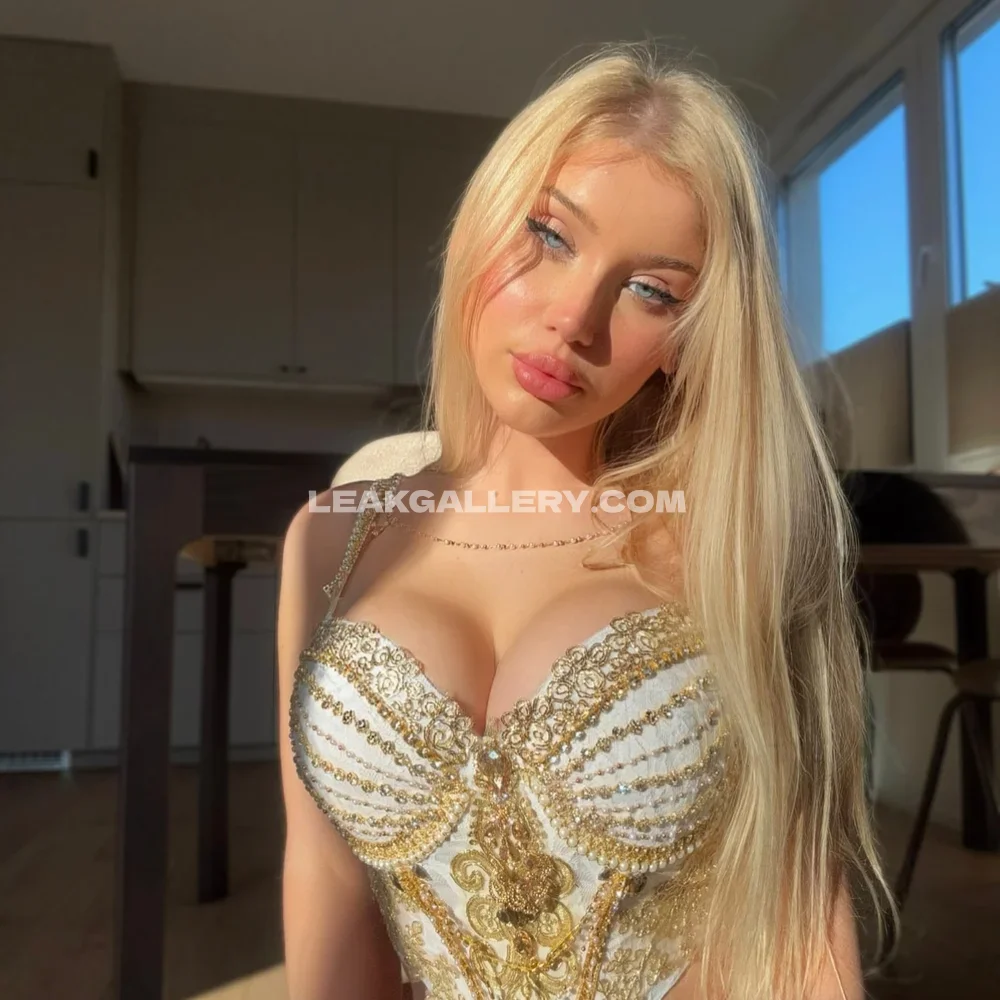 Pavoxxy Gold Corset Topless Pose OnlyFans Photo Leaked