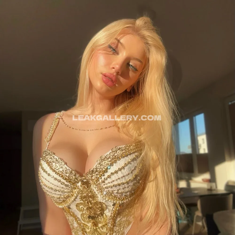 Pavoxxy Gold Embellished Bra Tease OnlyFans Photo Leaked