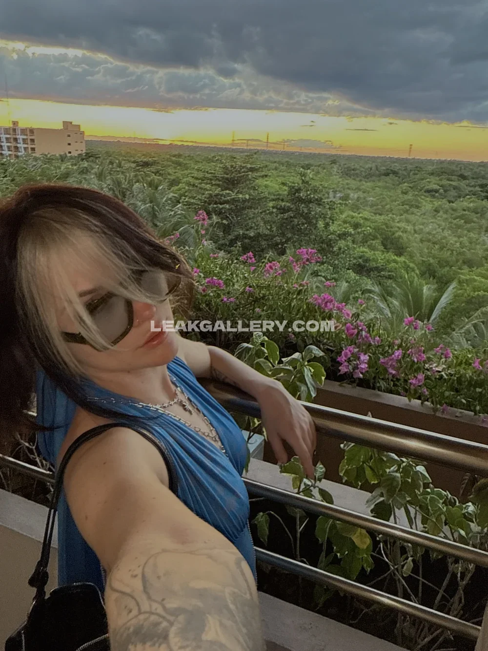 Peachjars Tattooed Arm Balcony Selfie OnlyFans Photo Leaked