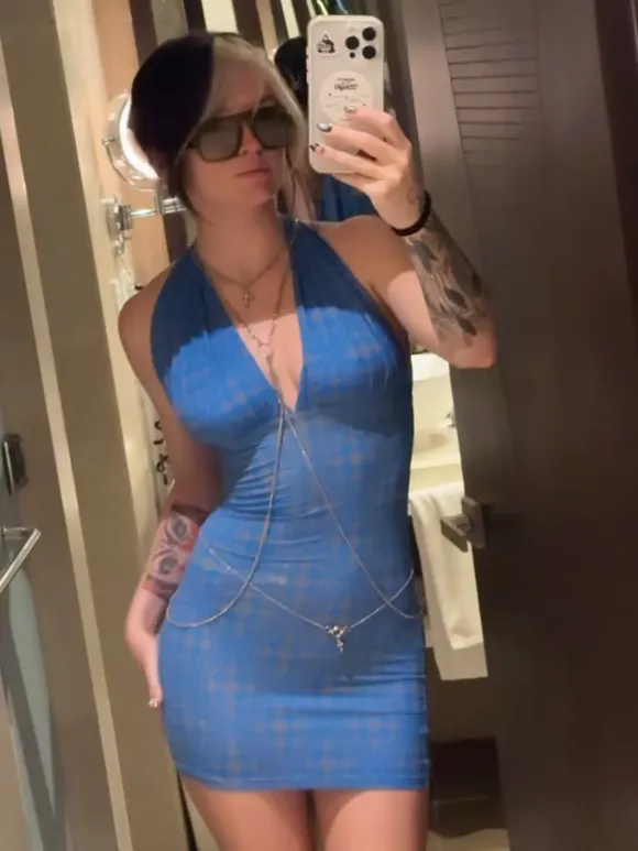 Peachjars Blue Dress Mirror Selfie OnlyFans Video Leaked