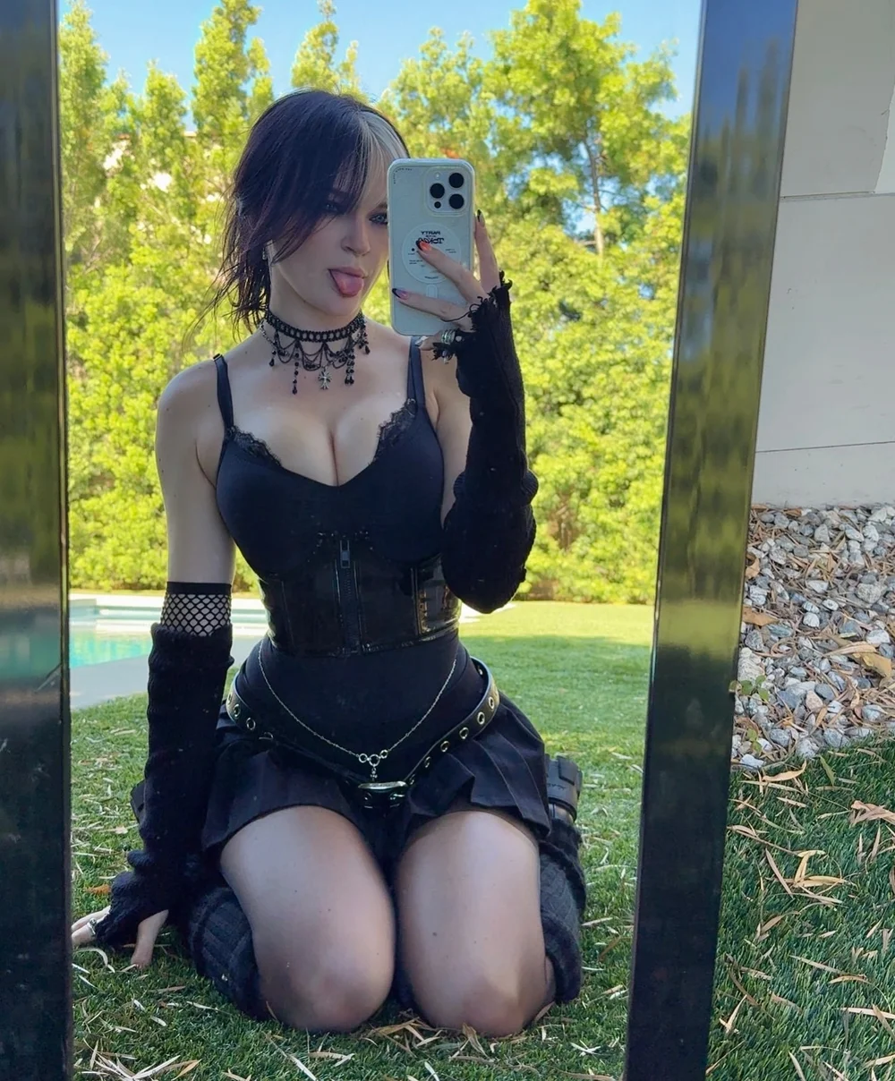 Peachjars Kneeling Outdoor Selfie OnlyFans Photo Leaked