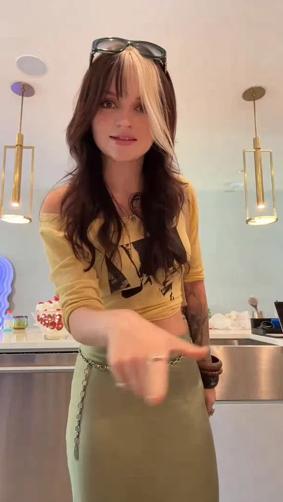 Peachjars Pointing Finger Tease OnlyFans Video Leaked