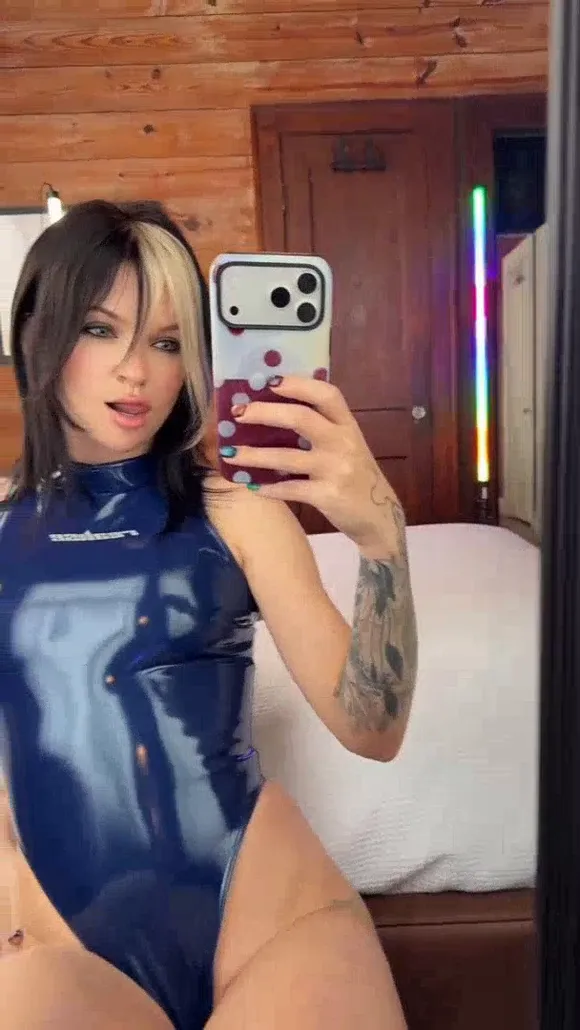 Peachjars Latex Bodysuit Mirror Selfie OnlyFans Video Leaked